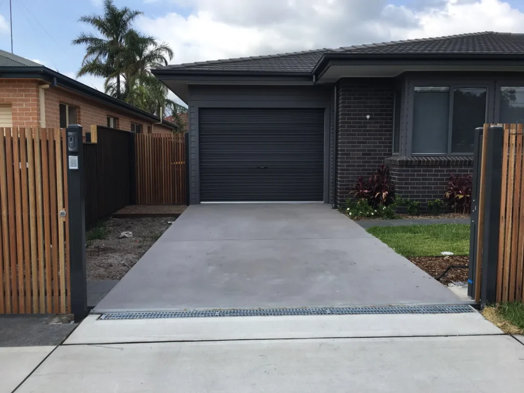 spotted gum driveway gate view